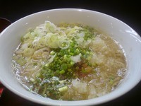 「三種葱増醤油らぁ麺　８８０円」@牛骨らぁ麺 マタドール 本店の写真