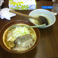 「特製みそラーメン 背脂 ネギ」@ラーメン 東横 笹口店の写真