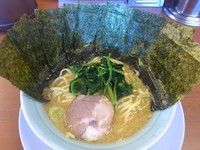 「豚骨醤油ラーメン￥690＋海苔増し＋半ライス」@横浜家系ラーメン 松田家 上福岡店の写真