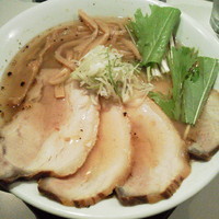 「煮豚塩そば￥９５０」@SOBAHOUSE金色不如帰の写真