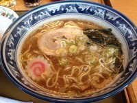 「しょうゆラーメン／\450」@らーめん食堂 かかし 所沢店の写真