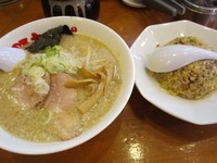 「ラーメン「こってり」＋半チャーハン　（ランチセット）　820」@野方ホープ 荻窪店の写真