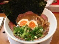 「醤油チャーシュー麺＋たまご＋のりねぎ　（1050円）」@ラー麺 陽はまた昇るの写真