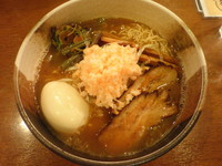 「【秋限定】　二代目秋刀魚中華蕎麦７５０円＋味玉（クーポン）」@ゆいが 総本店の写真