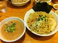 「豚骨味噌つけ麺」@上を向いていこうの写真