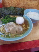 「ラーメン並 ゆで卵サービス ６５０円」@ラーメンショップ住吉家の写真