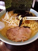 「ラーメン（中）麺やわらかめ、味薄め、油少なめ」@横浜ラーメン 増田家 幕張店の写真