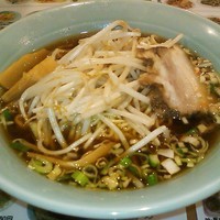 「[改造]　ラーメン＋上ホルモンと野菜炒め」@華龍飯店の写真