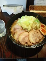 「J‐LOW麺中盛800円、チャーシュー250円、味玉100円」@pumehana RA-MEN + CAFE BARの写真