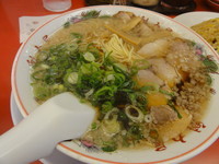 「特製醤油ラーメンねぎ多め650円」@魁力屋 柏市役所前店の写真