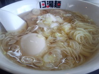 「とんみん(４００円)＋ﾁｬｰｼｭｰ１枚・味玉(各１００円)」@13湯麺の写真