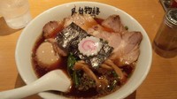 「屋台物語　焼豚味玉入」@支那そば 勝丸 六本木ヒルズ店の写真