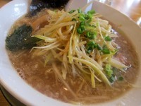 「ネギラーメン（麺硬め） ６９０円」@ラーメンショップ椿 新さくら通り店の写真