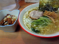 「塩らーめん ￥680＋つまみ地鶏 ￥300」@比内地鶏らーめん 桜鳥の写真