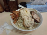 「ラーメン(ﾔｻｲ少なめｱﾌﾞﾗﾆﾝﾆｸ)＋ｷﾑﾁ」@自家製ラーメン 大者の写真