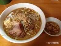 「ミニラーメン　麺少なめ　650円　にんにくアブラ」@ラーメン もみじ屋の写真