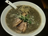 「目黒ブラック煮干しそば」@麺屋 航の写真