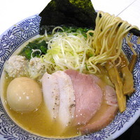 「特製濃厚魚介らーめん 900円」@麺屋 一燈 ラゾーナ川崎店の写真