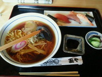 「らーめんとミニ寿し 850円」@和風味な店 玉やの写真