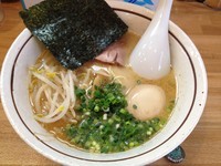 「味玉・塩とんこつ（￥750）」@麺屋 万年青の写真