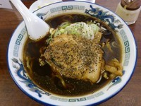 「中華そば\700＋ライス\100」@富山ブラックラーメン だらんま 浅草店の写真