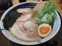 「琥珀そば（塩）」@自家製麺 琥珀の写真