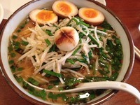 「にらもやしラーメン＋味玉（横濱家の日価格￥500＋￥150）」@横濱家 桜ケ丘店の写真