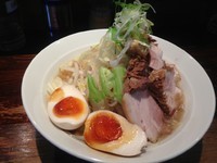 「太麺野菜ダブル豚まし880円＋煮卵100円」@ラーメン 岩佐の写真