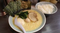 「味玉らーめん 750円（麺固）+サービスライス」@横浜家系らーめん 魂心家 あざみ野店の写真