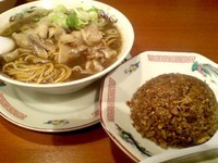 「並セット (980円  中華そば ＋ 1/2ヤキメシ）」@末廣ラーメン本舗 高田馬場分店の写真