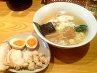 「比内鶏つみれそば（塩・880円)比内鶏味付け玉子(120円)」@支那そば 一本気の写真