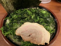 「塩ラーメン（650円）＋ほうれん草（100円）＋海苔（50）」@横浜家系ラーメン まくり家の写真