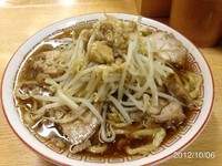 「小ブタラーメン 750円　麺半分・ニンニク・カラメ・アブラ」@ラーメン二郎 環七新代田店の写真