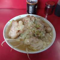 「ラーメン（小）野菜ちょいまし にんにく あぶら プラスうずら卵」@ラーメン二郎 大宮店の写真
