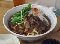 「神無月の一杯　丸ごとすねカレー(やや辛)(1000円)+α」@MENYA 食い味の道有楽の写真