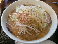 「ネギラーメン(焦がし背脂味噌、炭火つるし)￥750」@Garew-こだわり焼豚の店-の写真