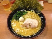 「らーめん 麺の固さ普通 味濃い目 アブラ多め 650円」@代々木商店の写真