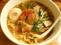 「味噌らーめん＋半熟味付け玉子」@鶏の穴の写真