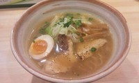 「鰤ラーメン＋麦酒（アテつき）＋海老ワンタン」@めんや 正明の写真