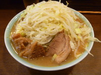 「ラーメン（ニンニク少な目）　７００円」@ラーメン二郎 池袋東口店の写真