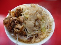 「ミニラーメン(ニンニク少し・アブラ)+ほぐし豚+割れた半熟玉」@麺屋 桐龍の写真