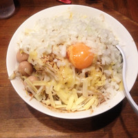 「季節限定  ミートまぜそば￥８８０＋玉葱￥７０＋うずら￥７０」@ラーメンアキラの写真