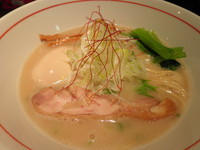 「【限定】　地鶏白湯ラーメン８００円＋味玉１００円」@麺肴 ひづきの写真