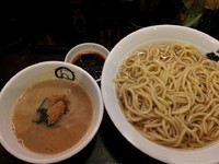 「辛つけ麺大盛300g　950円」@つけ麺 紋次郎 大阪駅前第二ビル店の写真