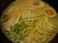 「とんこつ醤油ラーメン(480円)+味玉(120円)」@博多金龍 門前仲町店の写真