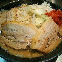「《限定》　こってり美味だれ ～味噌ver～　＋肉トッピ」@junk F.B.I noodleの写真