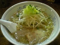 「らーめん　麺少なめ　にんにくちょっと　アブラ多め　500円」@ラーメン 吉野の写真