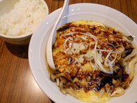「おむそば和え麺（並盛１８０ｇ）＋半ライス」@中華そば 伝堂の写真