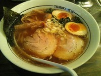 「にぼしラーメン６５０円＋半熟卵１００円」@麺 鶴亀屋の写真