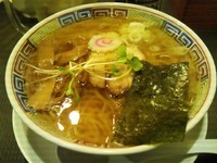 「らあめん390円（サービス期間中）＋ビール＋ホッピー＋焼き鳥」@やきとり 三金の写真